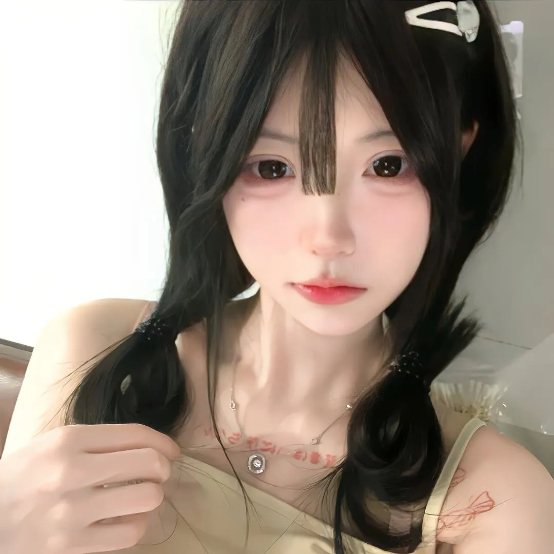穿黑衣的女孩
